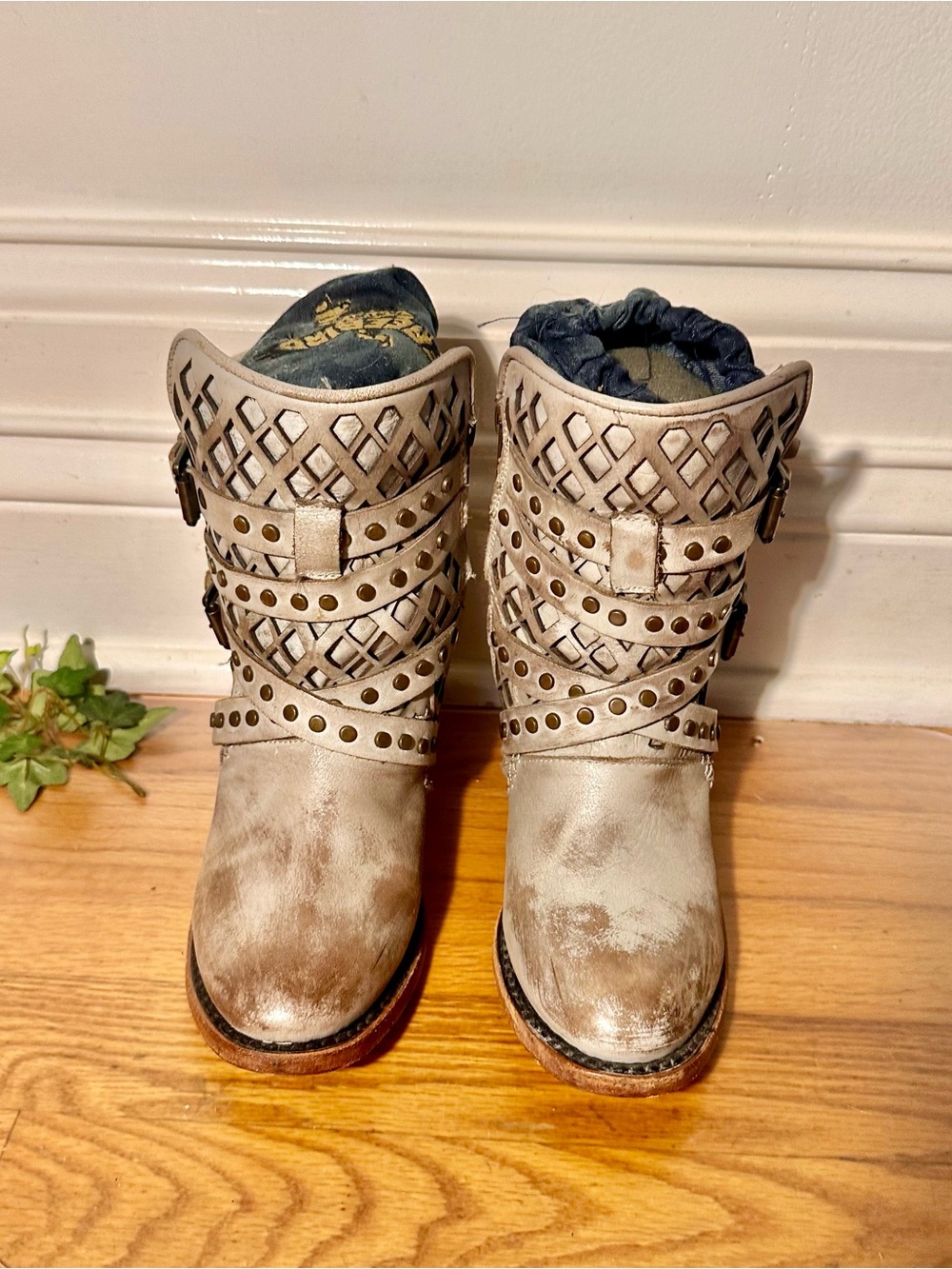 Freebird by Steven Stone  distressed CATO boots. size 6. RARE